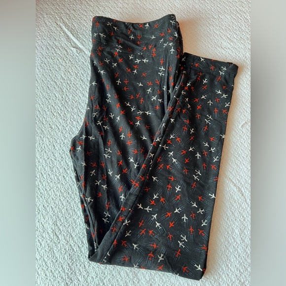 LuLaRoe Tall & Curvy Leggings Airplanes - Picture 1 of 3